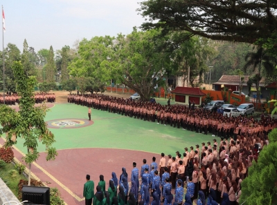 SMANESKA GELAR UPACARA BENDERA PERINGATAN HARI PAHLAWAN 2023