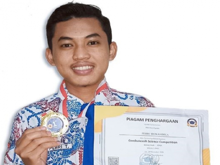 SISWA SMANESKA KEMBALI RAIH "MEDALI EMAS -KIMIA" CENDRAWASIH SCIENCE COMPETITION